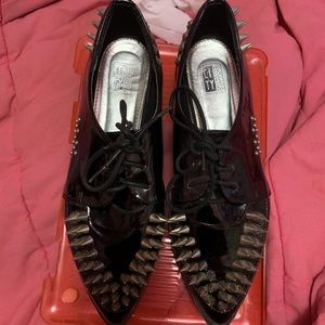 Black spiked creepers